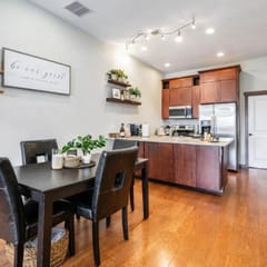 <1 mi to Dome | 3BD 2.5BA | Townhouse | Garage -20
