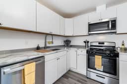 New Remodeled 1BR/1BA in DT Tacoma - 1 - Image 5