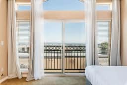 Best DT Tacoma Townhome by UW w/ Garage - For 6 - Image 5