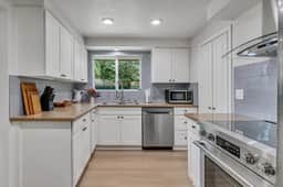Remodeled 3BR Kent Retreat – Near Medical Centers & Freeways - Image 3