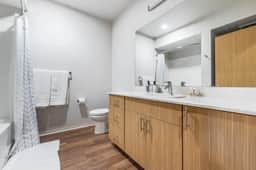 Airconditioned Corporate 1BR 1BA Den Redmond Fit for Long Stays - Image 4
