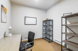 Airconditioned Corporate 1BR 1BA Den Redmond Fit for Long Stays - Image 5