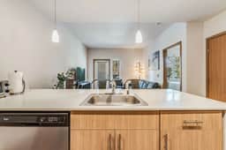 Airconditioned 1BD 1BA Downtown Redmond Fit for long stays - 1 - Image 3