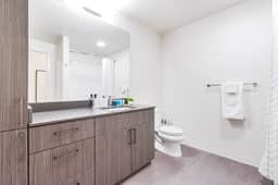 Modern 1BR 1BA - Long Term Gym Parking Redmond DT - Image 3
