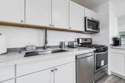 Fresh 1BR/1BA in Downtown Tacoma - 2 - Image 5