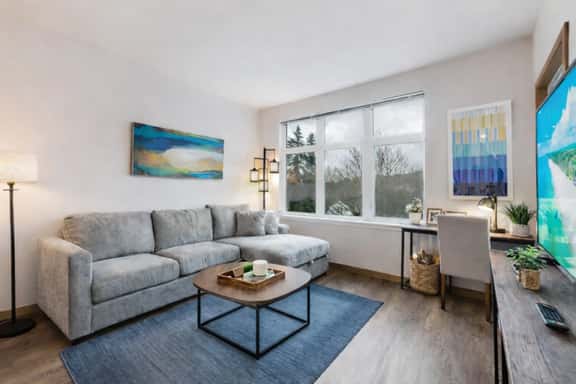 Airconditioned Corporate 1BR 1BA Den Redmond Fit for Long Stays - Image 1