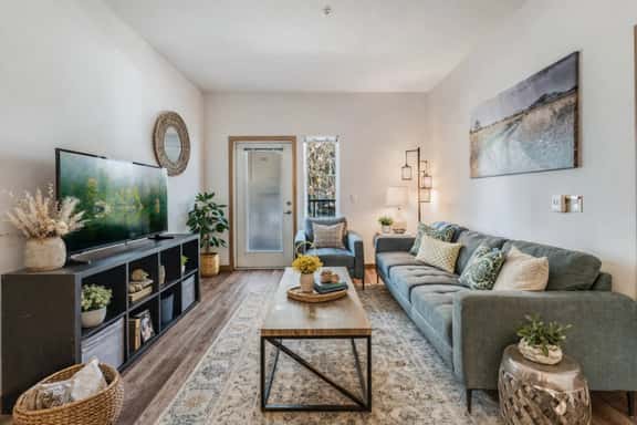 Airconditioned 1BD 1BA Downtown Redmond Fit for long stays - 1 - Image 1