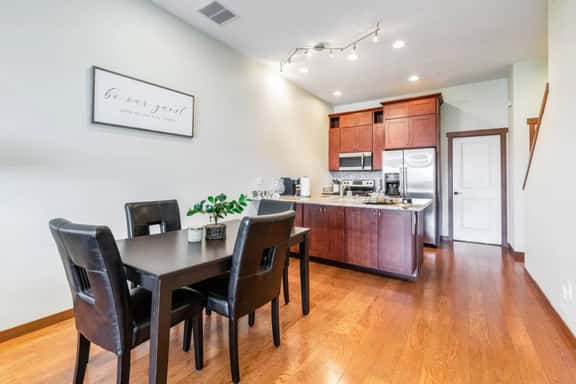 <1 mi to Dome | 3BD 2.5BA | Townhouse | Garage -22 - Image 1