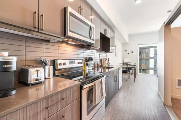 Modern 1BR 1BA - Long Term Gym Parking Redmond DT - Image 1