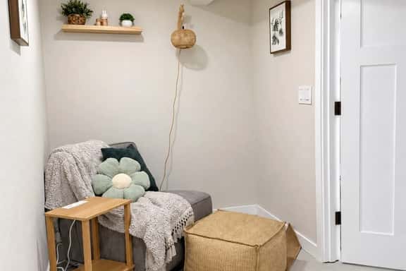Modern 2BD/1BA Beacon Hill Home - A2 - Image 1
