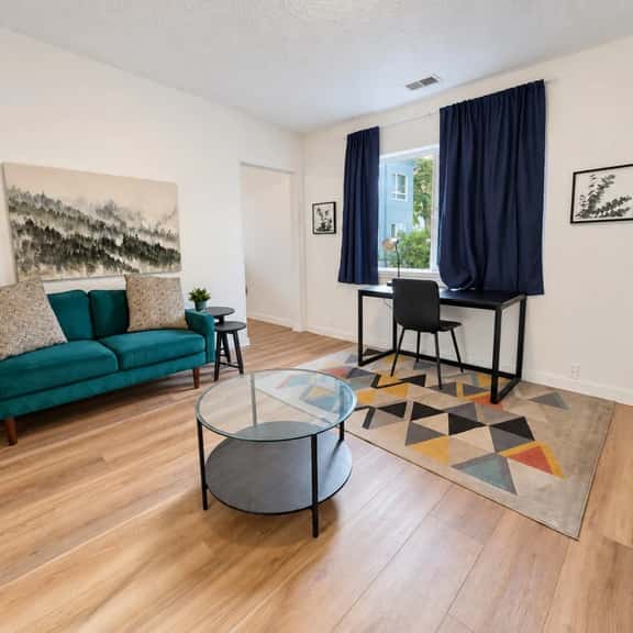 Lovely 1BR Private Downtown Hub - 10 - Image 1