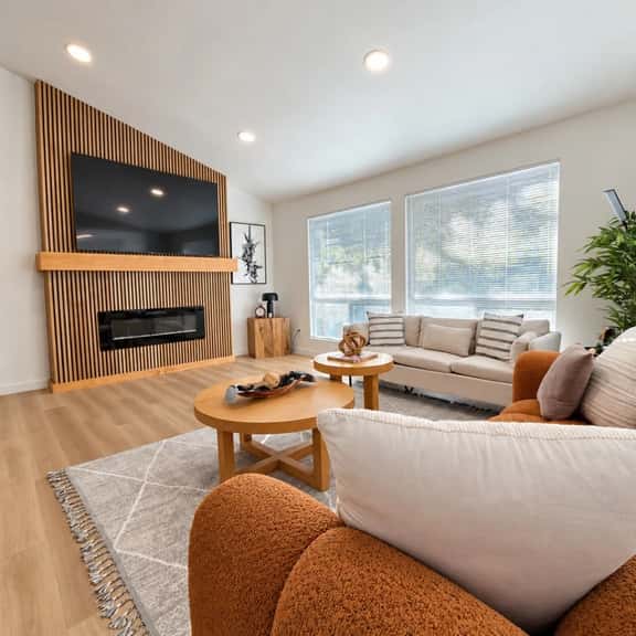 Modern Kent 3BR/2BA Retreat | Kitchen & Laundry - Image 1