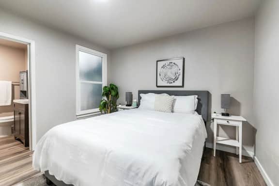 New Remodeled Private 1BR Downtown - 4 - Image 2