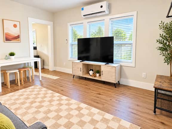 Modern 2BD/1BA Beacon Hill Home W/ AC - A1 - Image 3
