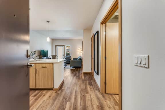 Airconditioned 1BD 1BA Downtown Redmond Fit for long stays - 1 - Image 5