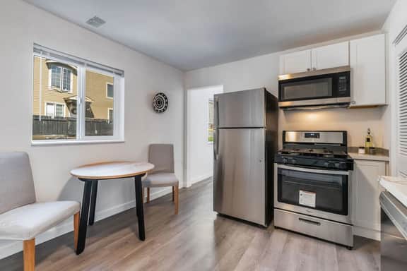 Lovely Remodeled 1BR in DT Tacoma - 6 - Image 3