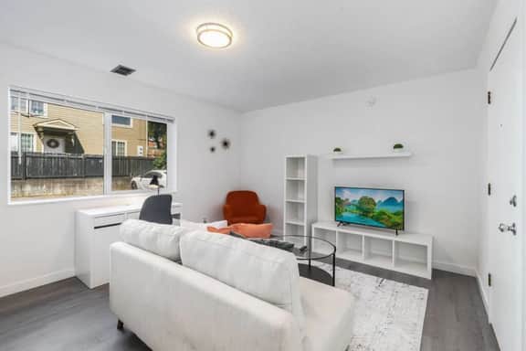 Lovely Remodeled 1BR in DT Tacoma - 6 - Image 2