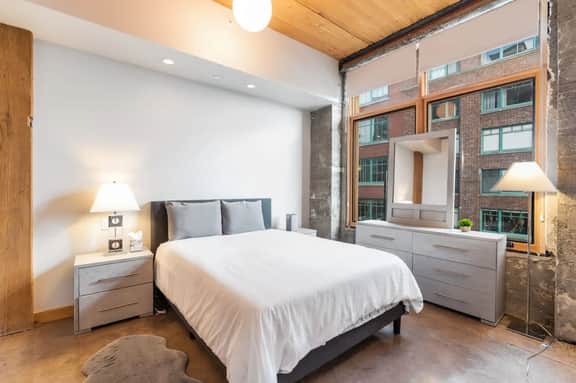 Modern, Lux Tacoma 2BR/2BA Fit for Long Term - 21 - Image 2