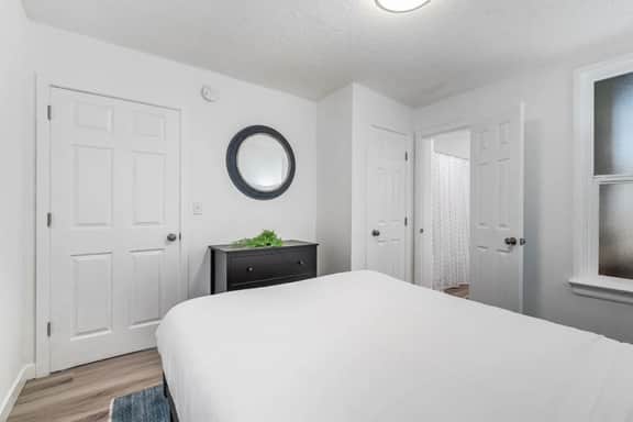 Fresh 1BR/1BA in Downtown Tacoma - 2 - Image 4