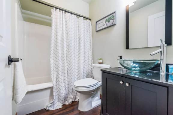 <1 mi to Dome | 3BD 2.5BA | Townhouse | Garage -20 - Image 4