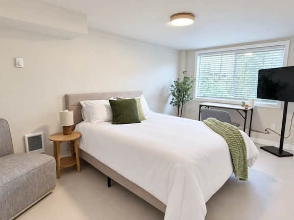 Modern 2BD/1BA Beacon Hill Home - A2 - Image 2