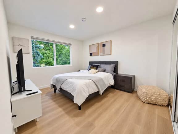 Modern Kent 3BR/2BA Retreat | Kitchen & Laundry - Image 5