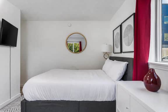 Remodeled Studio in Heart of DT Tacoma - 3 - Image 4